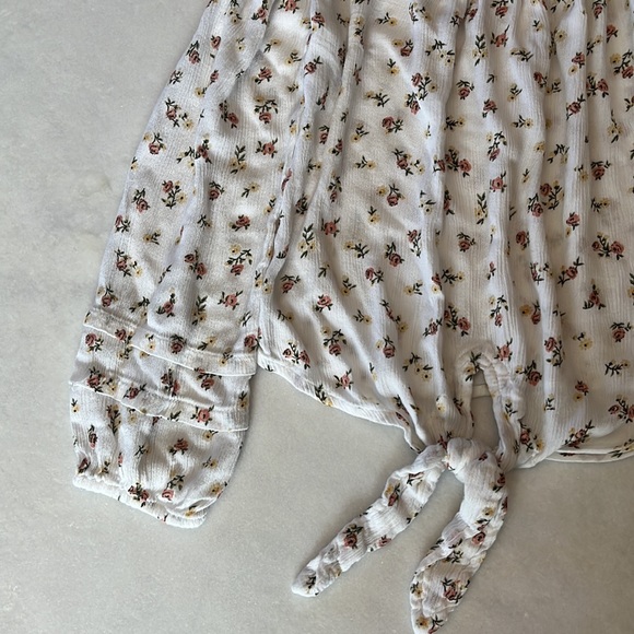 Hollister Floral Top Size S - Juniors - Picture 4 of 8